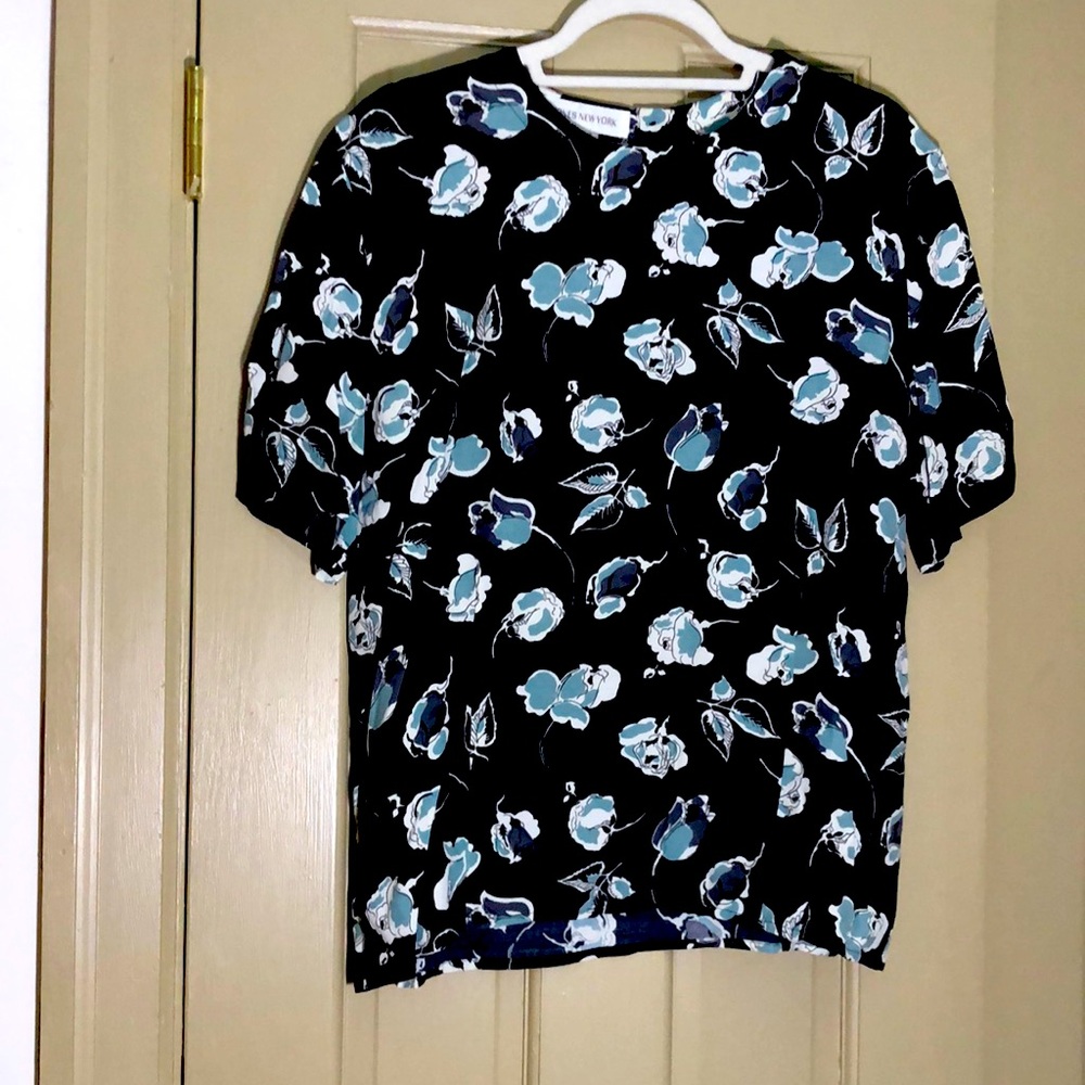 Cute Jones New York black white sea foam blouse size 12.